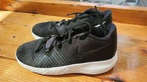הגעת? מצאת! הנעלה לבנים    Nike  Kyrie Flytrap Gc Basketball  Kids Youth Shoes size 6Y
