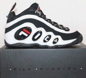 הגעת? מצאת! הנעלה לבנים    Boys Kids Junior Fila Bubbles Retro Basketball Shoes White Black Red GS 3.5-7